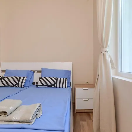 Cute Two Bedroom On Murphy Street *