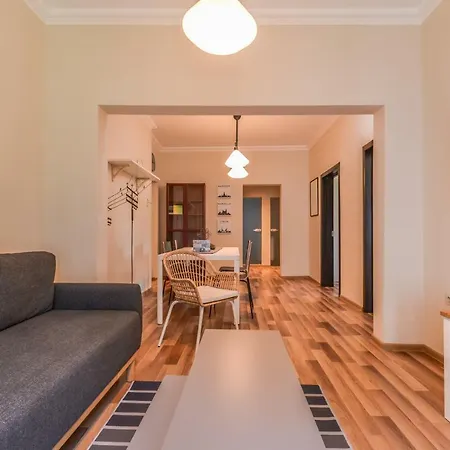 Cute Two Bedroom On Murphy Street *