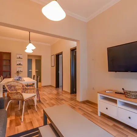Cute Two Bedroom On Murphy Street